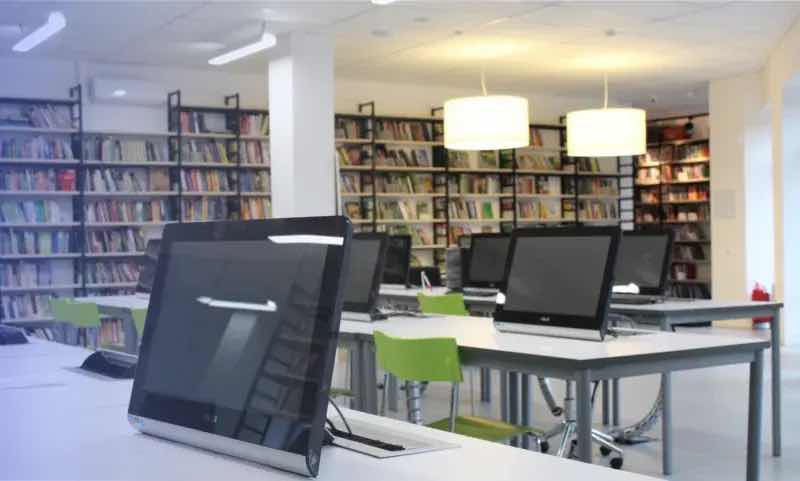 ordinateurs en libre-service indispensable