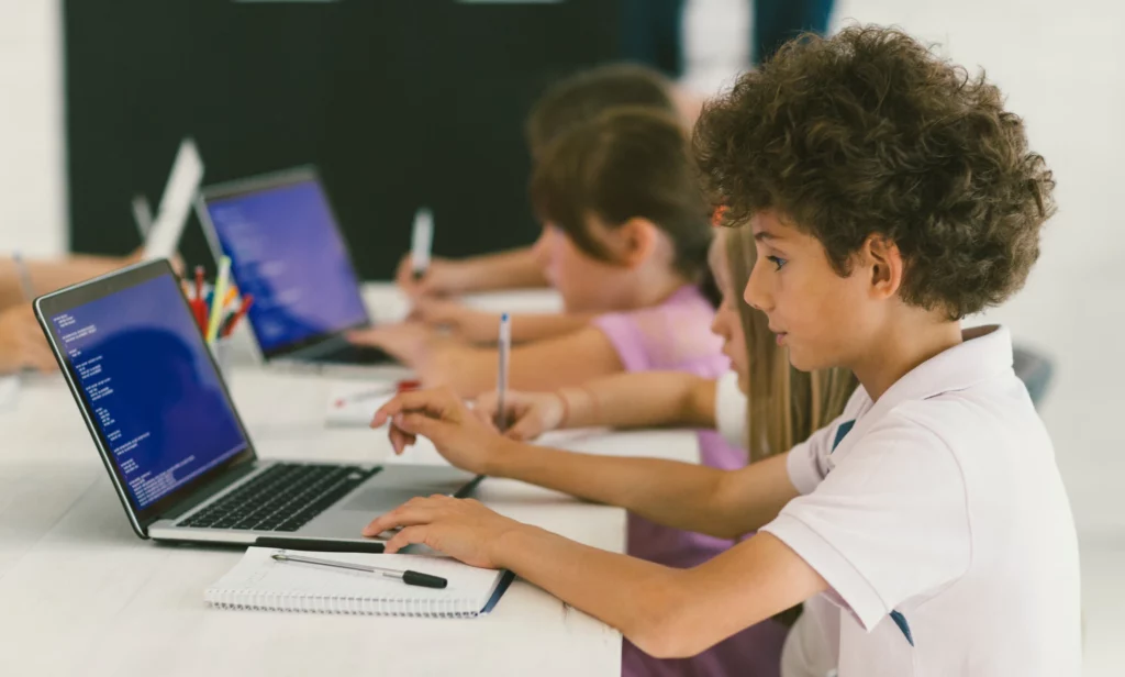 Fin de PROTECO depuis le 1er février 2026 : quelle solution de filtrage internet choisir pour les écoles ?